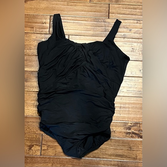 Lands' End black 20W SlenderSuit Carmela Tummy Control underwire swimsuit, EUC - Picture 3 of 6